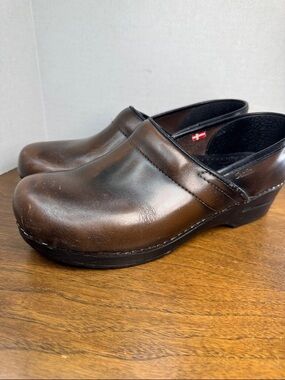Sanita Brown Professional Danish Leather Slip-On Clogs, sz 42